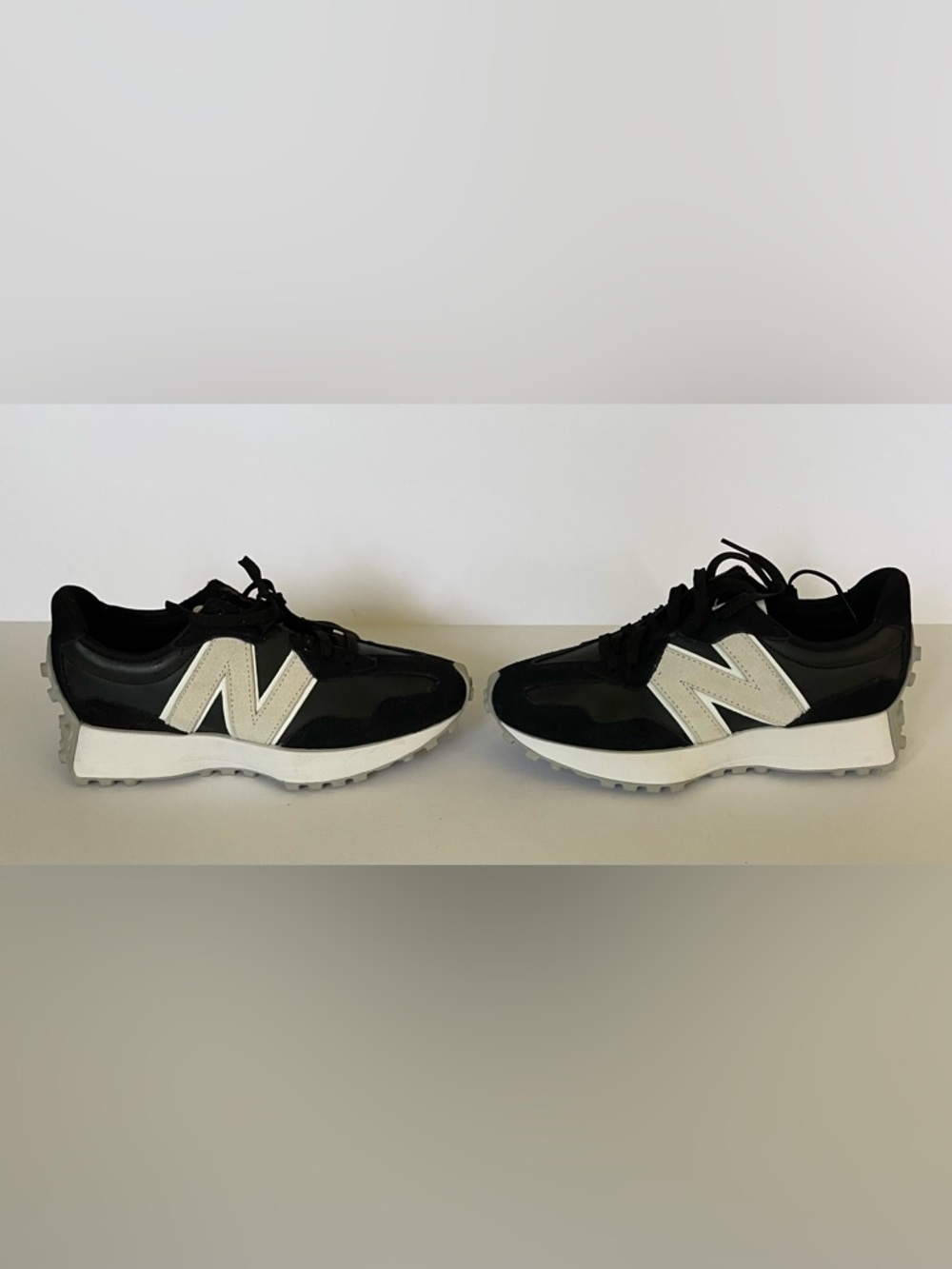 New Balance 327 Black Nimbus Cloud Sneakers Sz 7 NWOT Retro Running Style